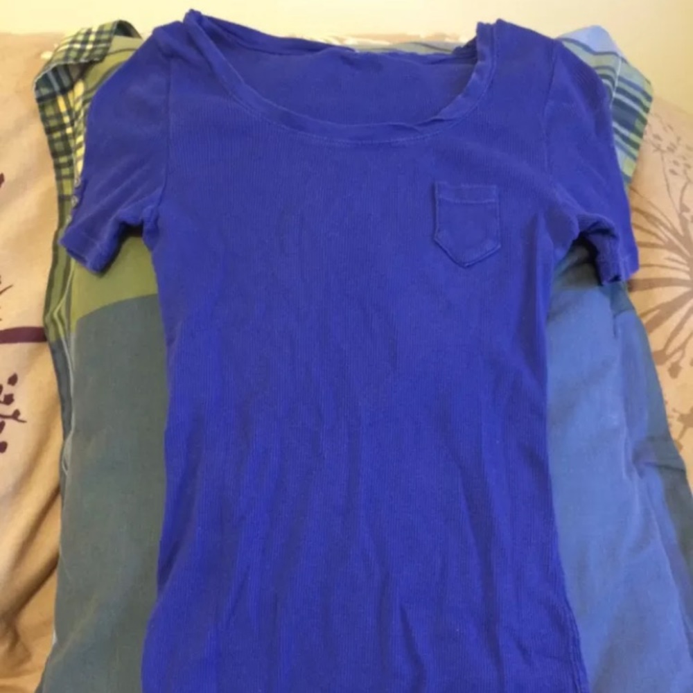 Blue/purple small short sleeve tee